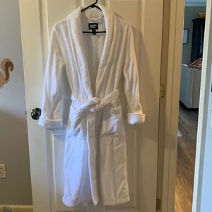Land’s End medium women’s cotton terry long spa bath robe. Never worn.